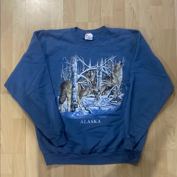 Hanes Other - Alaska Blue Wolf Print Men's Sweater